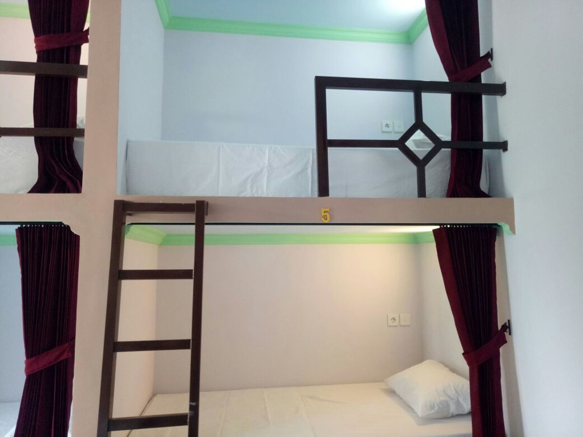 Mixed Dorm