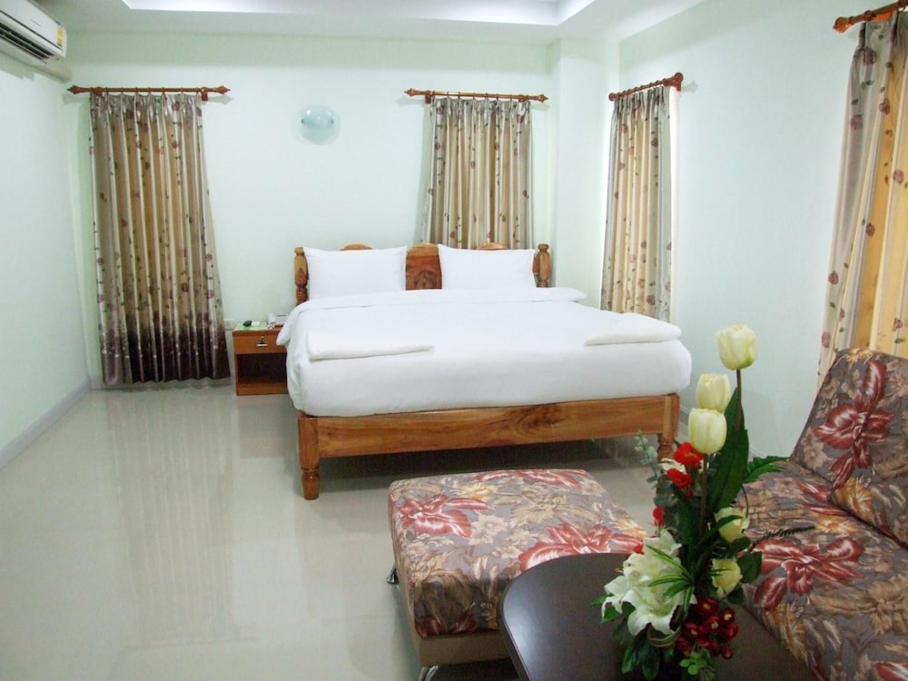 Rueanrimnam Hotel 16/47