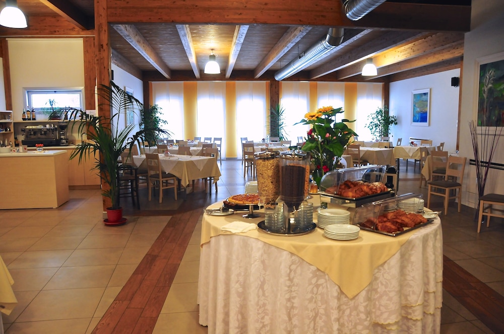 SIRA RESORT 45/71