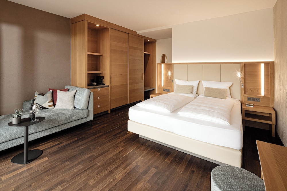 SUPERIOR, KING BED