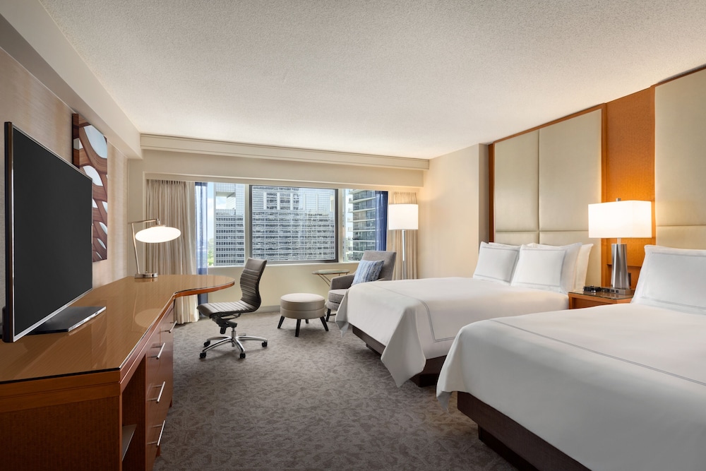 SWISS PINNACLE, 2 DOUBLE BEDS, CITY VIEW