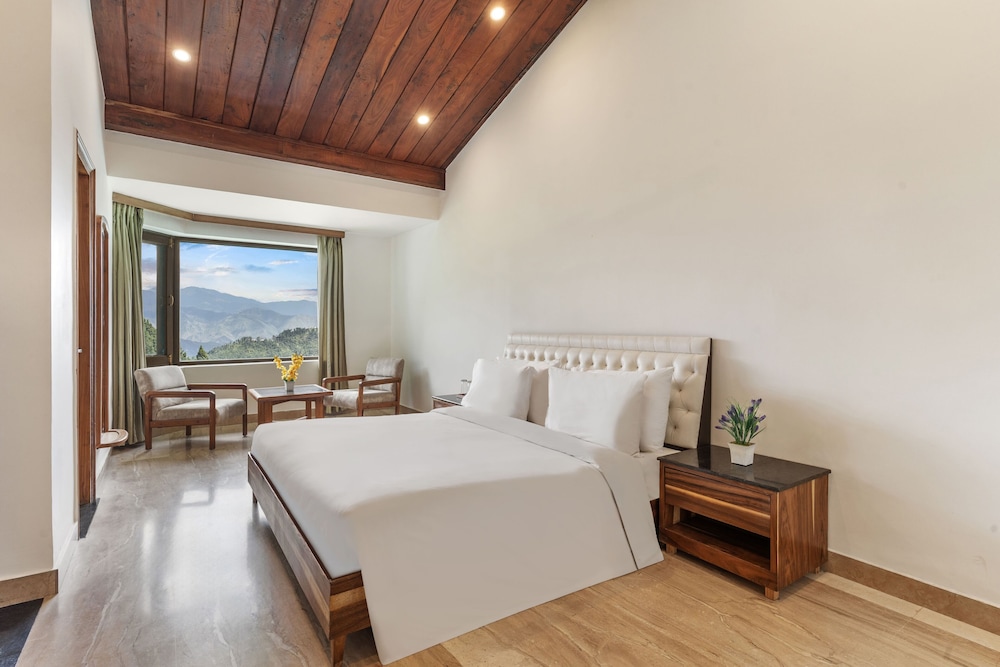 DELUXE, DOUBLE BED, MOUNTAIN VIEW