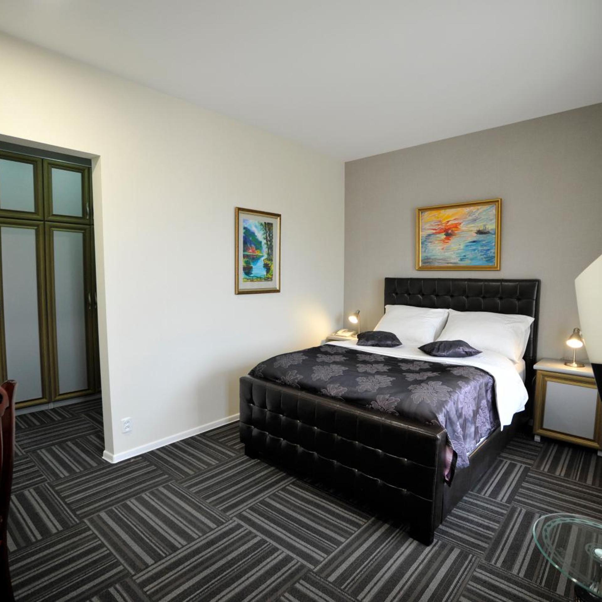 ZP HOTEL 7/45