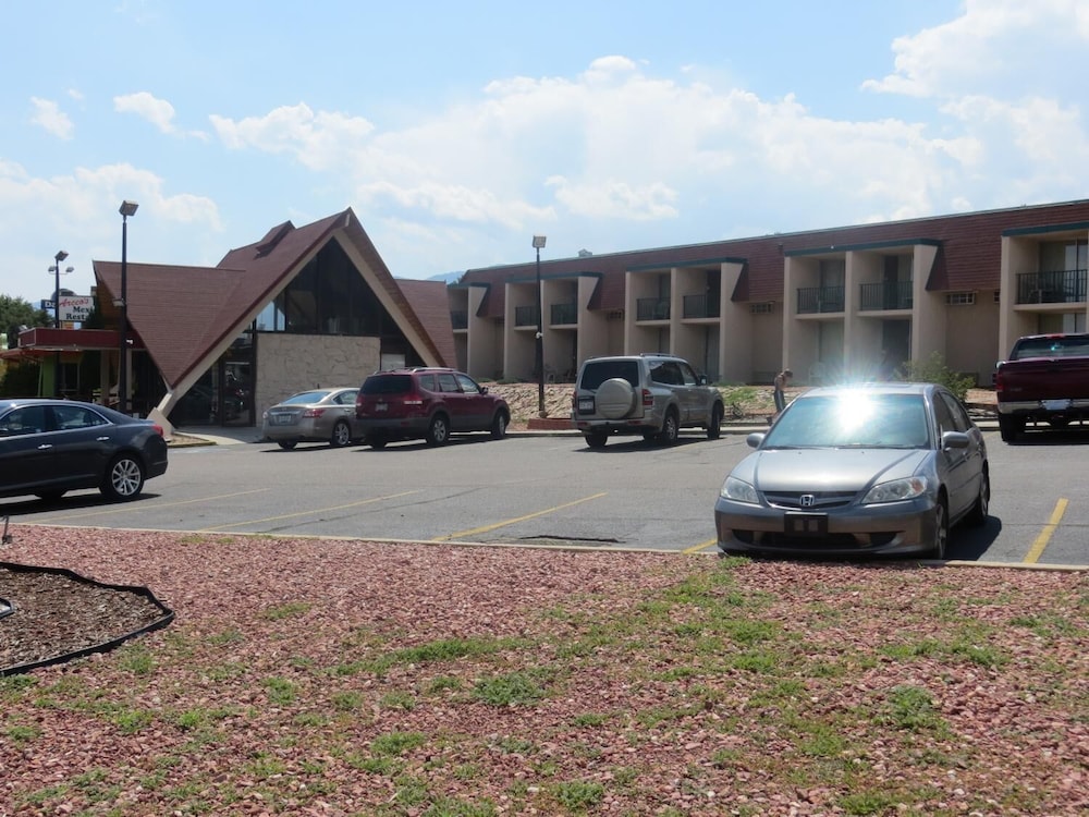 Days Inn Colorado Springs/Garden of the Gods 28/36