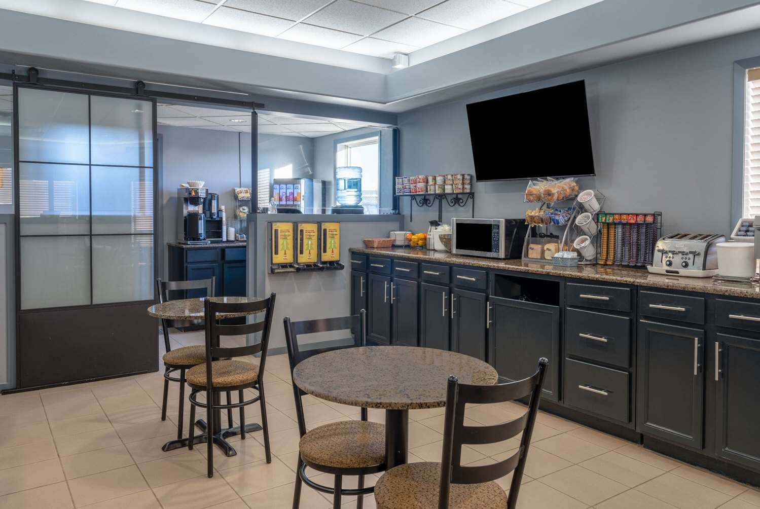 restaurant cafeteria