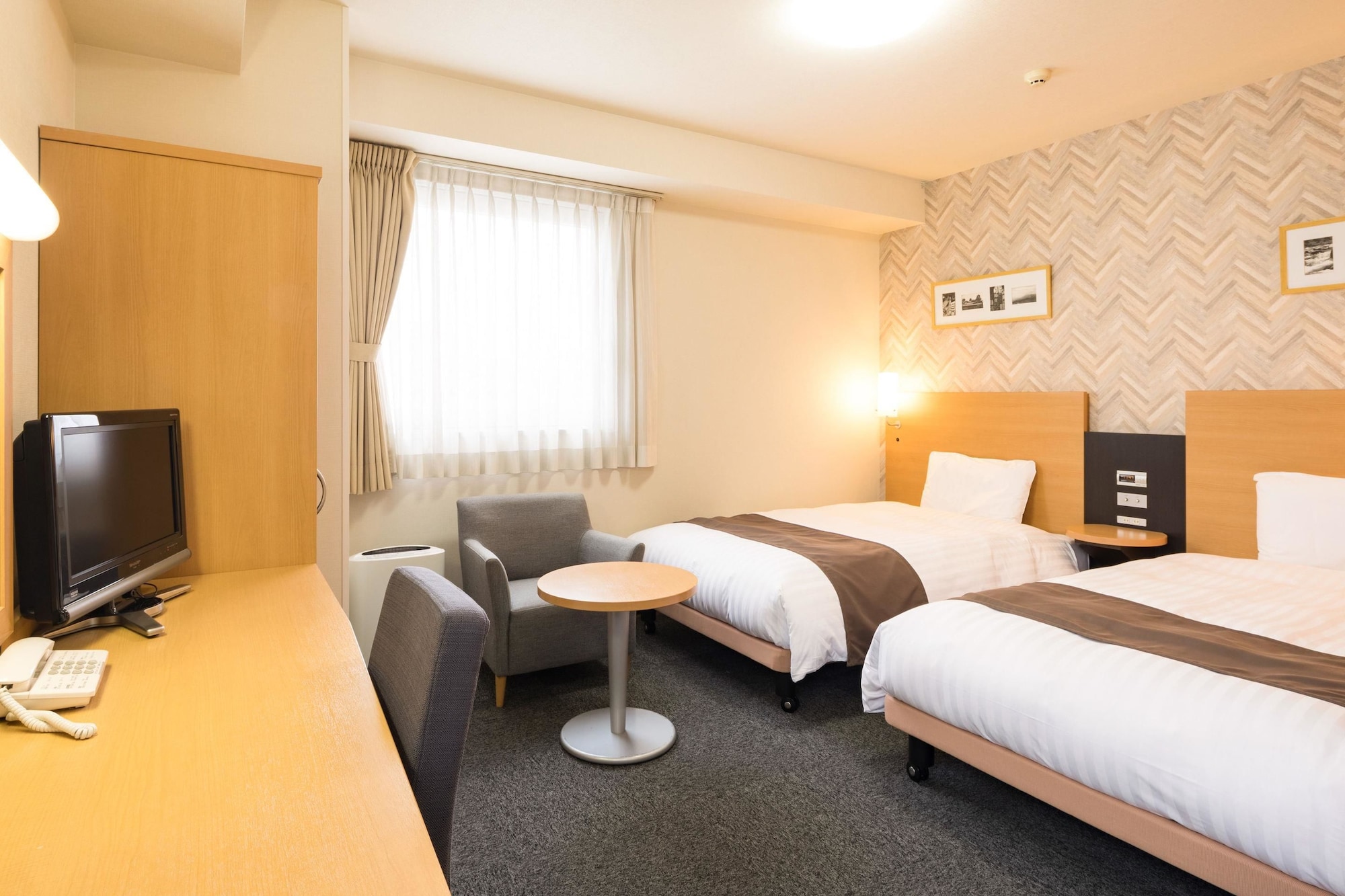 ROOM, TWIN BEDS