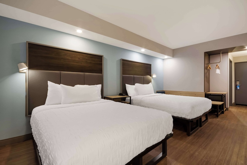 Beach, 2 Queen Beds