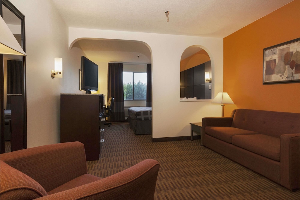 Days Inn by Wyndham Los Lunas 18/33