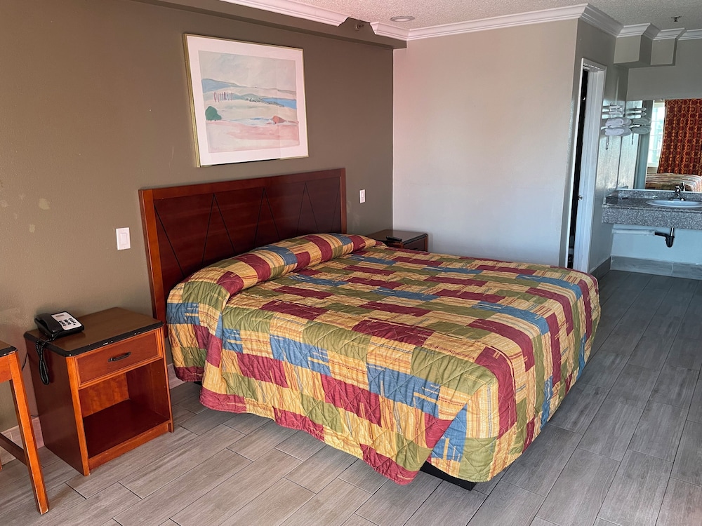 Heritage Inn And Suites 14/58