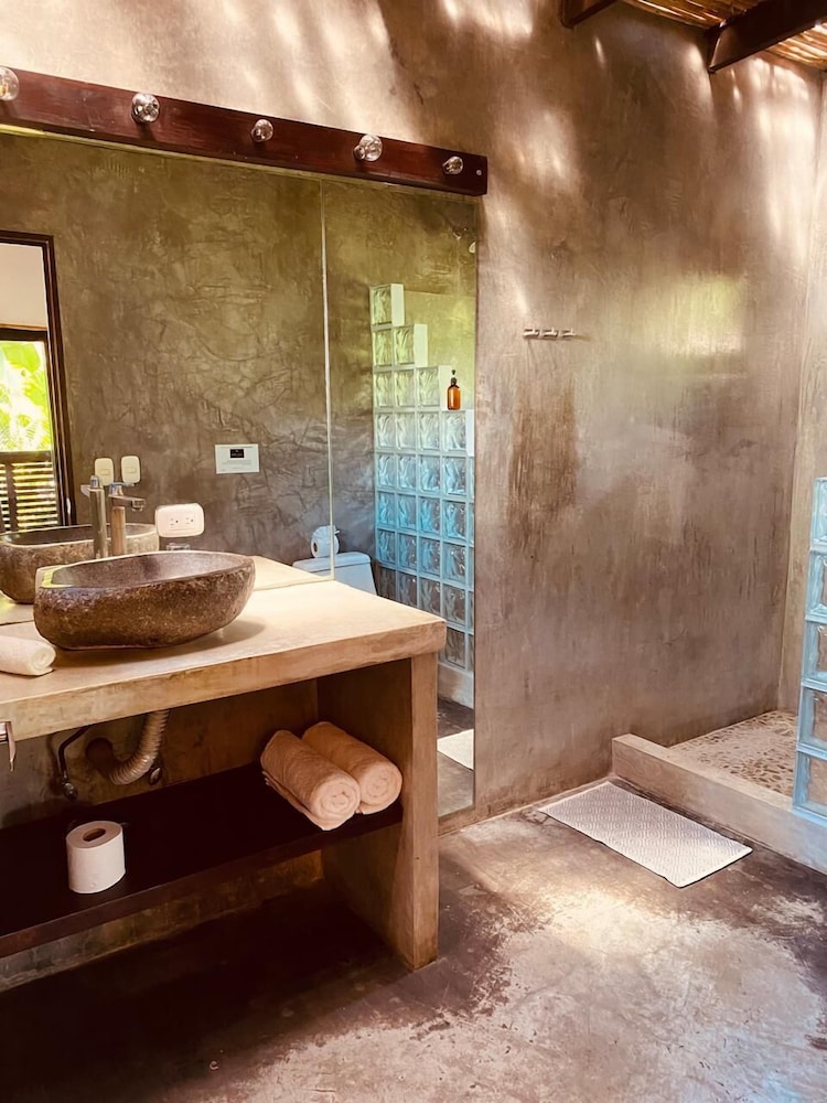 جناح استوديو بسرير كينج بإطلالة على المسبح بمطبخ، Lua Villas 4/4