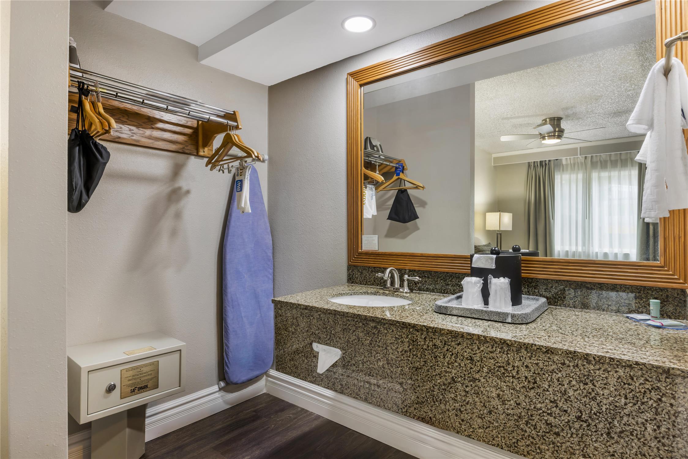 غرفة بسرير كوين، Best Western Pier Point Inn 7/7