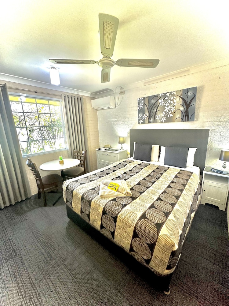 Standard, Queen Bed