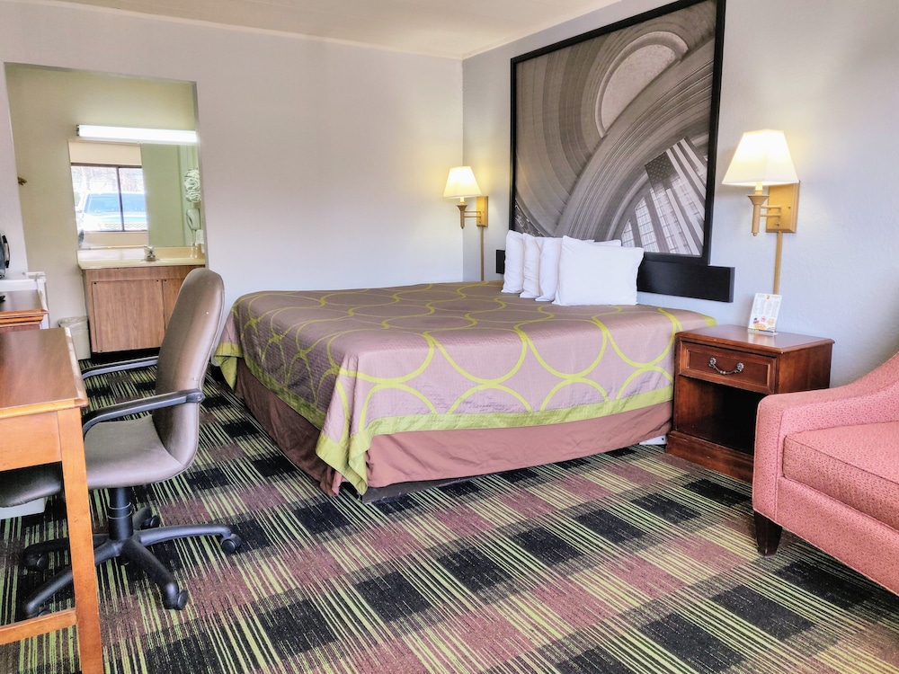 Sprucewood Inn 9/47