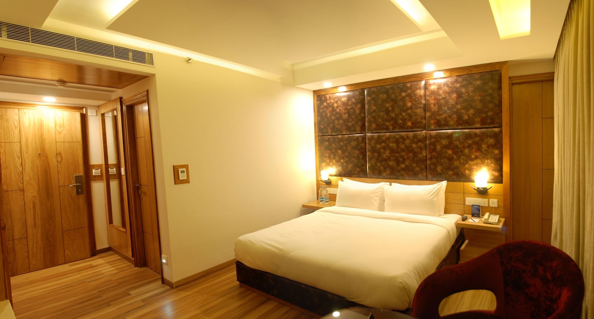 DELUXE, DOUBLE BED, CITY VIEW