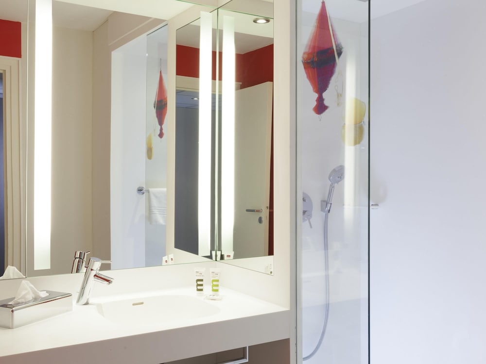Mercure Lorient Centre Hotel 66/68