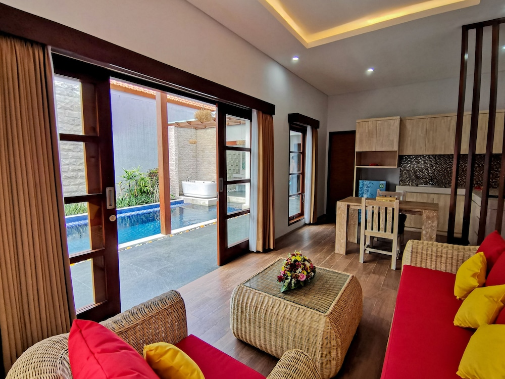 Kuta Puri Bungalow 54/73