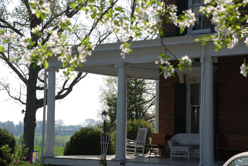 Rockwood Manor 68/71