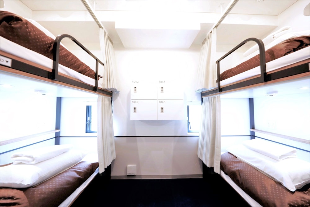 MALE DORM, 1 PEOPLE, SINGLE, SHARED BATHROOM