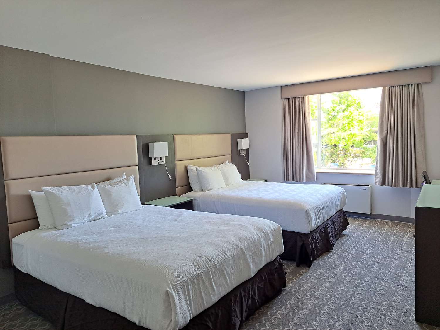 غرفة تنفيذية بسريرين كوين، Best Western Plus Vancouver Airport Hotel 2/4