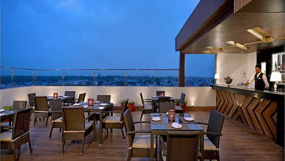 Golden Sarovar Portico 40/59