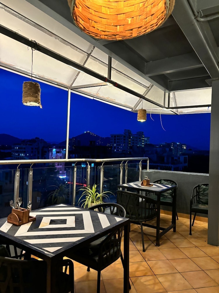 Hotel Gyan Garh Udaipur 31/49
