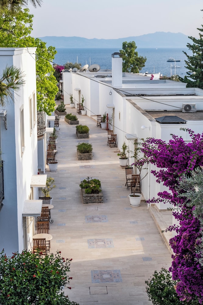 Manzara Boutique Hotel 69/71