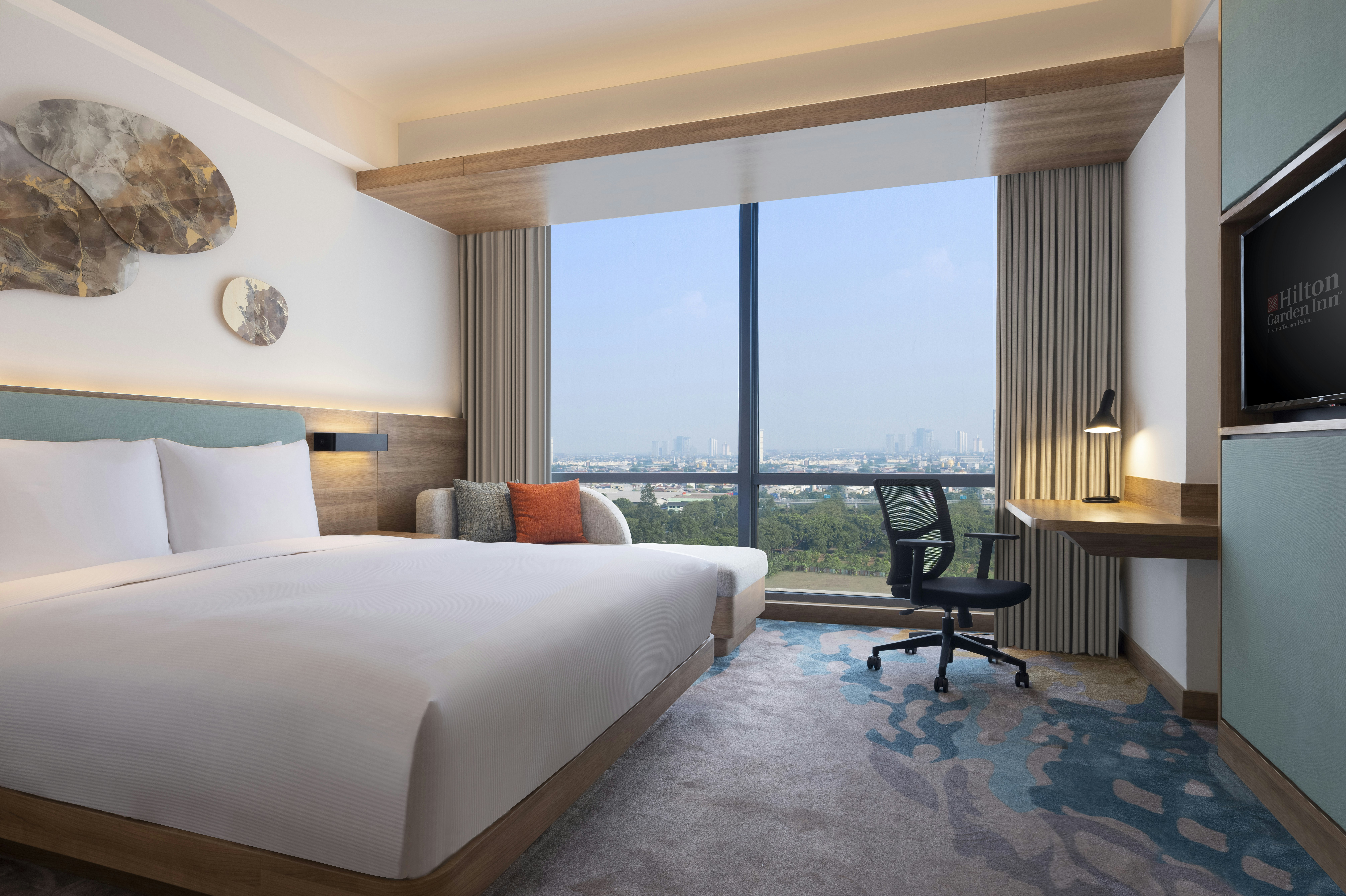 GUEST ROOM, KING BED, HIGH FLOOR