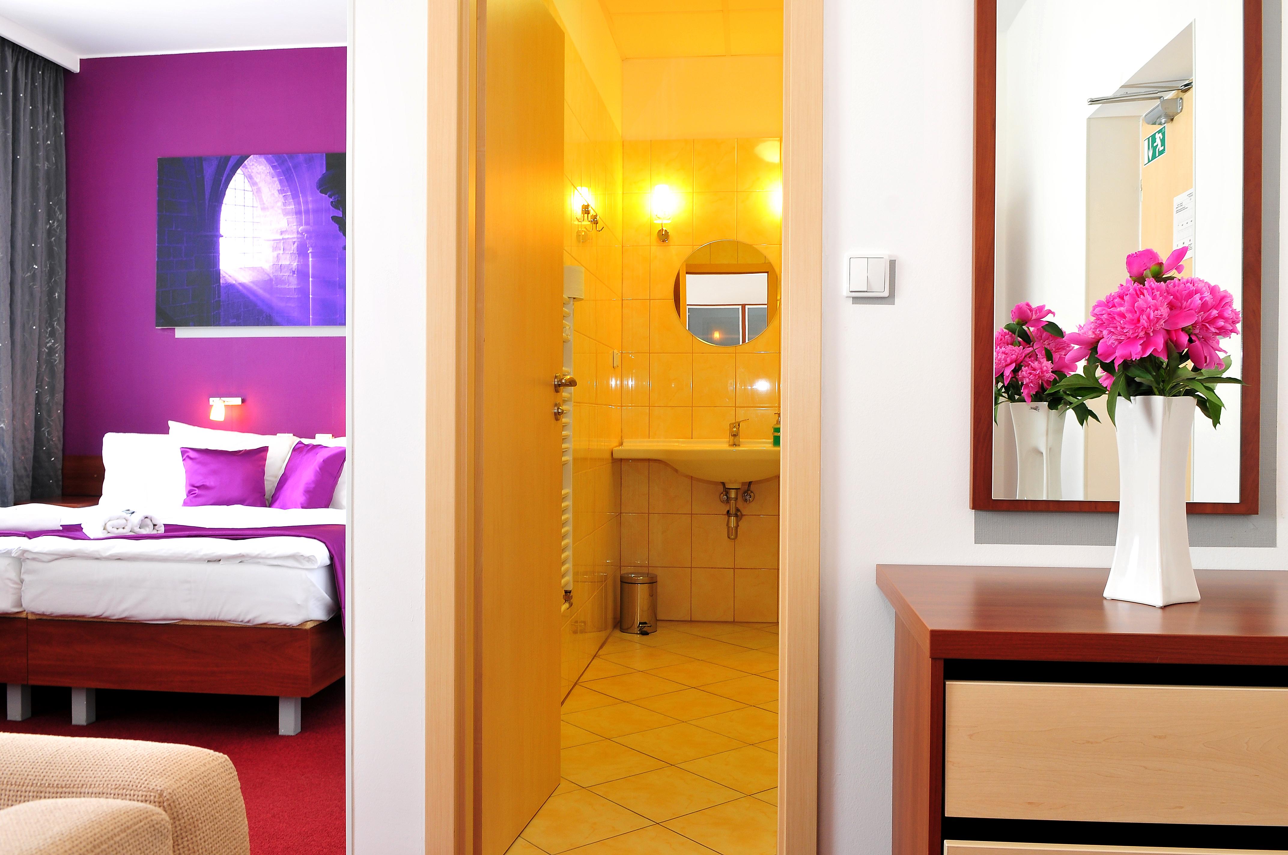 Hotel Color 18/44