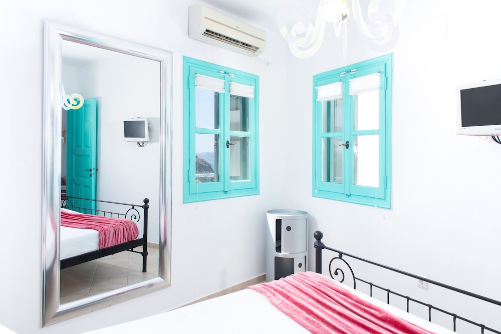 AVANT GARDE SUITES 47/82