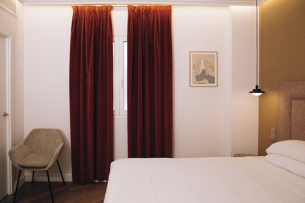 DELUXE, SUITE, SINGLE, JETTED TUB