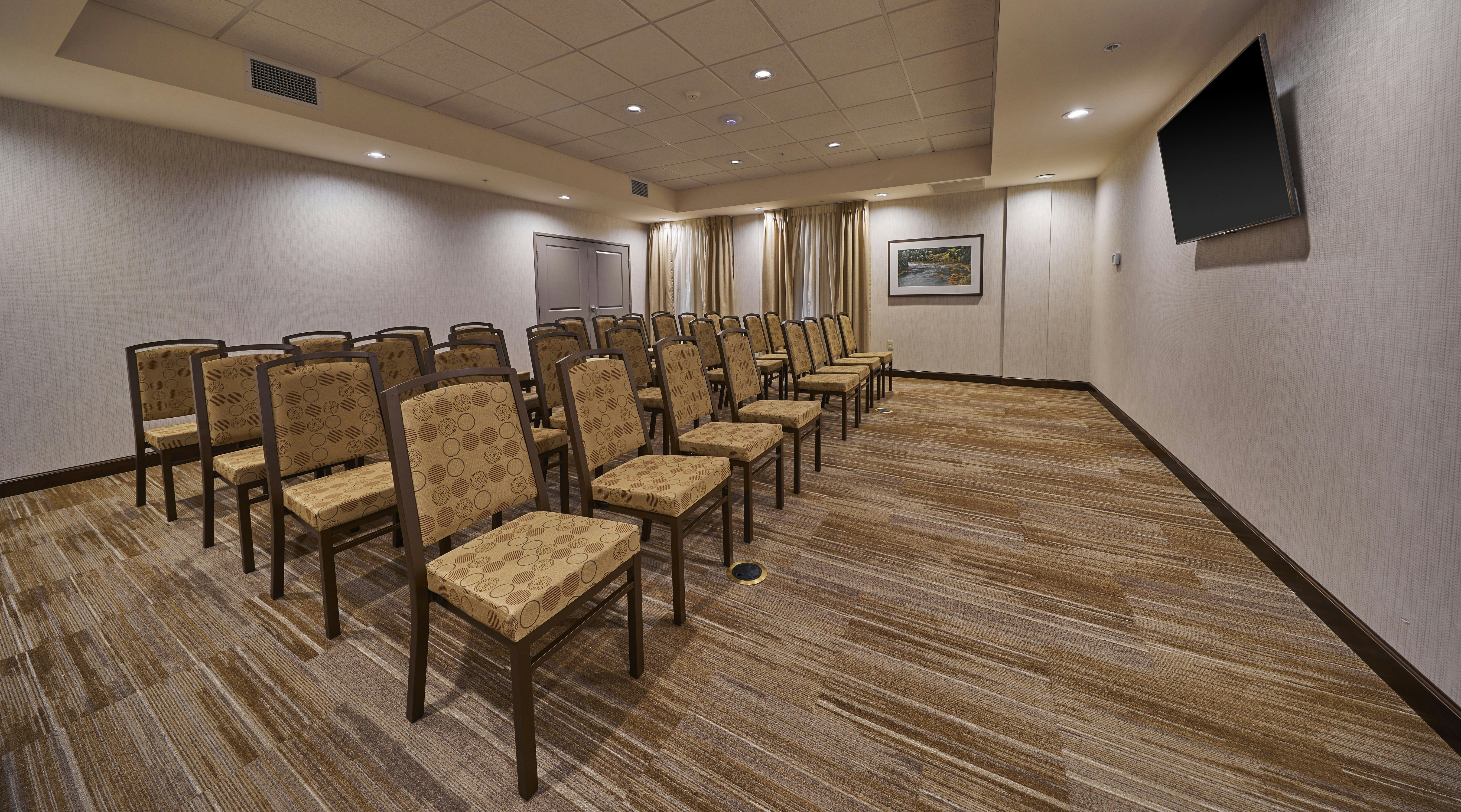 Hampton Inn and Suites Roseburg 26/39