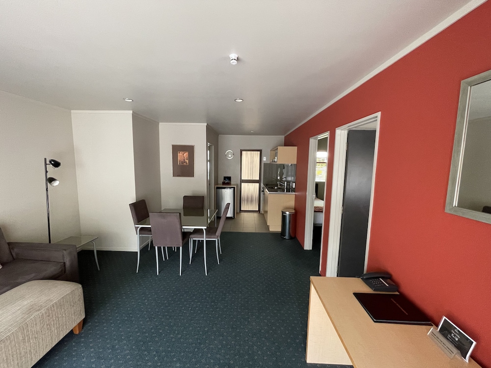 Bentleys Motor Inn 37/50