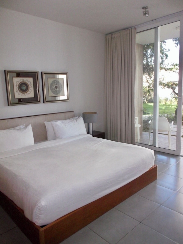 Ultravioleta Boutique Residences 10/47