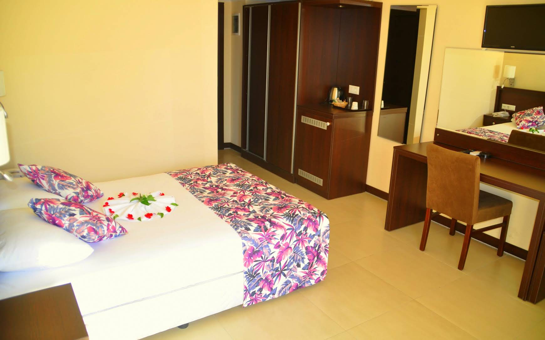 Sunshine Holiday Resort 33/66