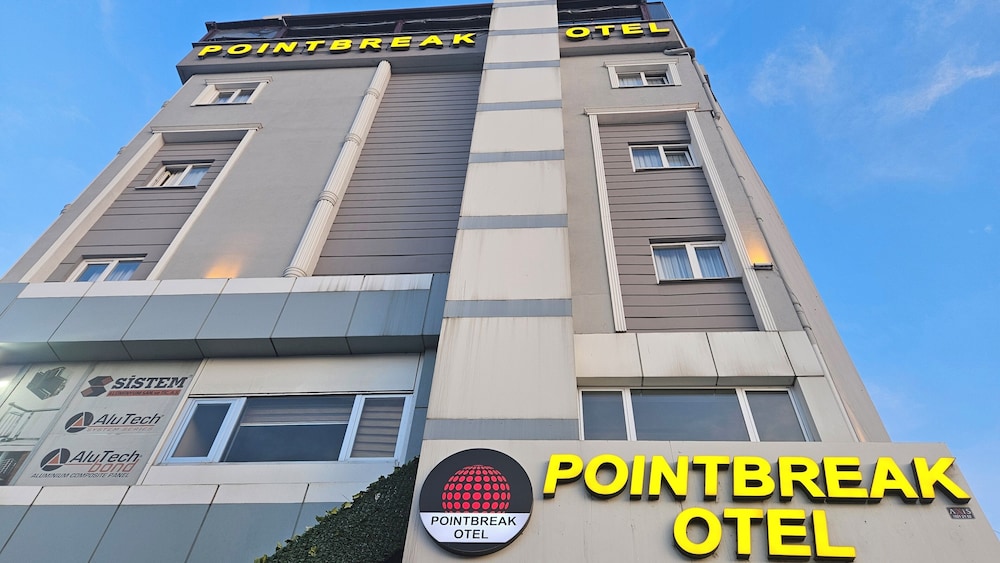 Pointbreak Hotel 1/49