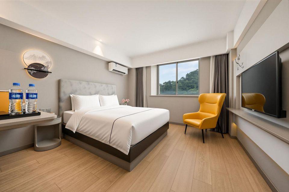 Deluxe, Queen Bed
