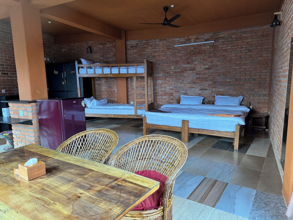 Nar Bis Hotel 9/62