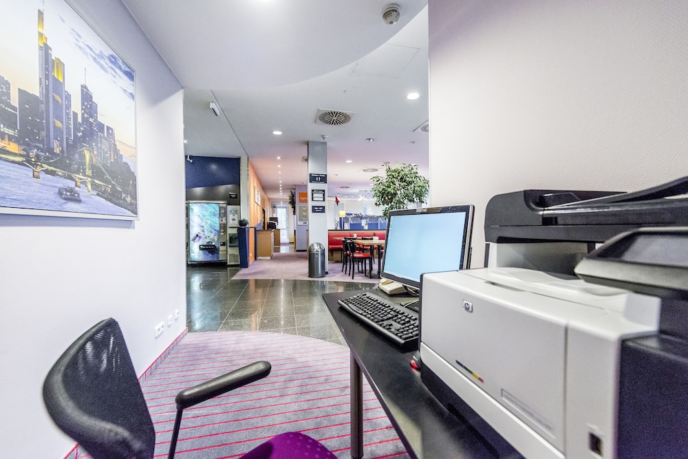 HOLIDAY INN EXPRESS FRANKFURT AIRPORT 30/58