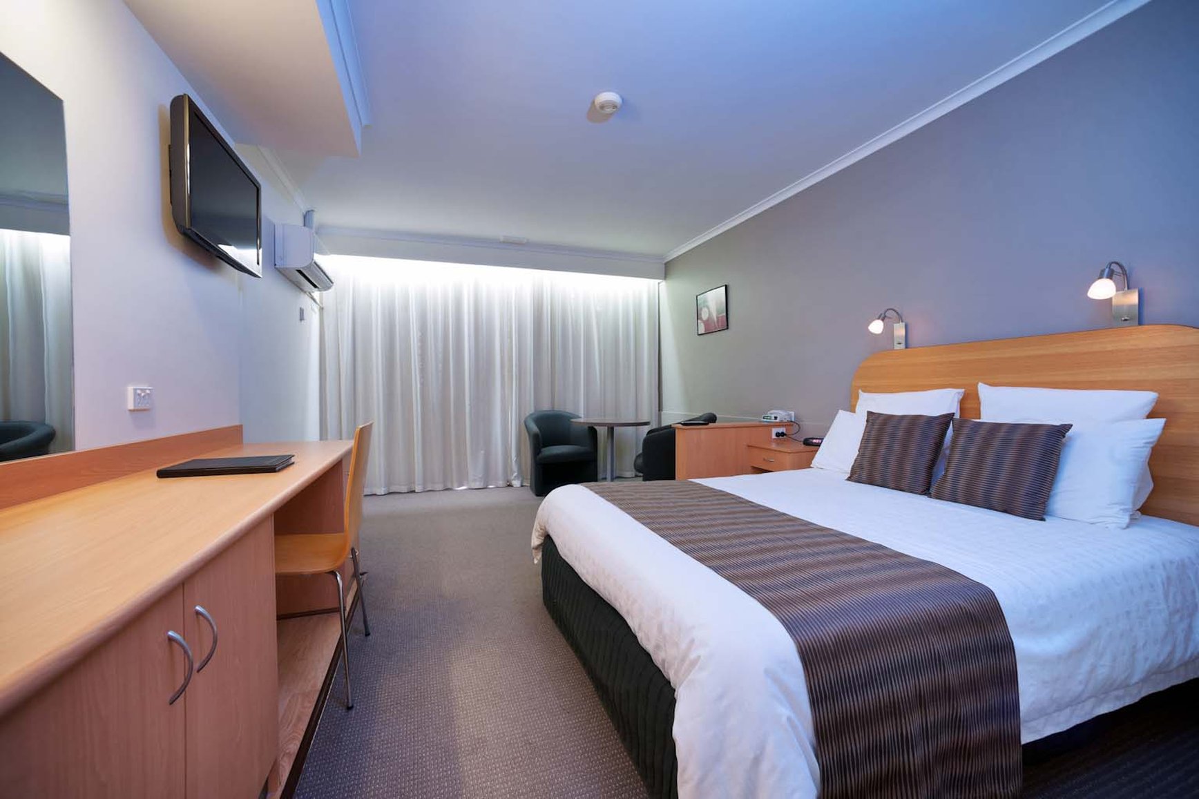 Beachfront Voyager Motor Inn 7/32