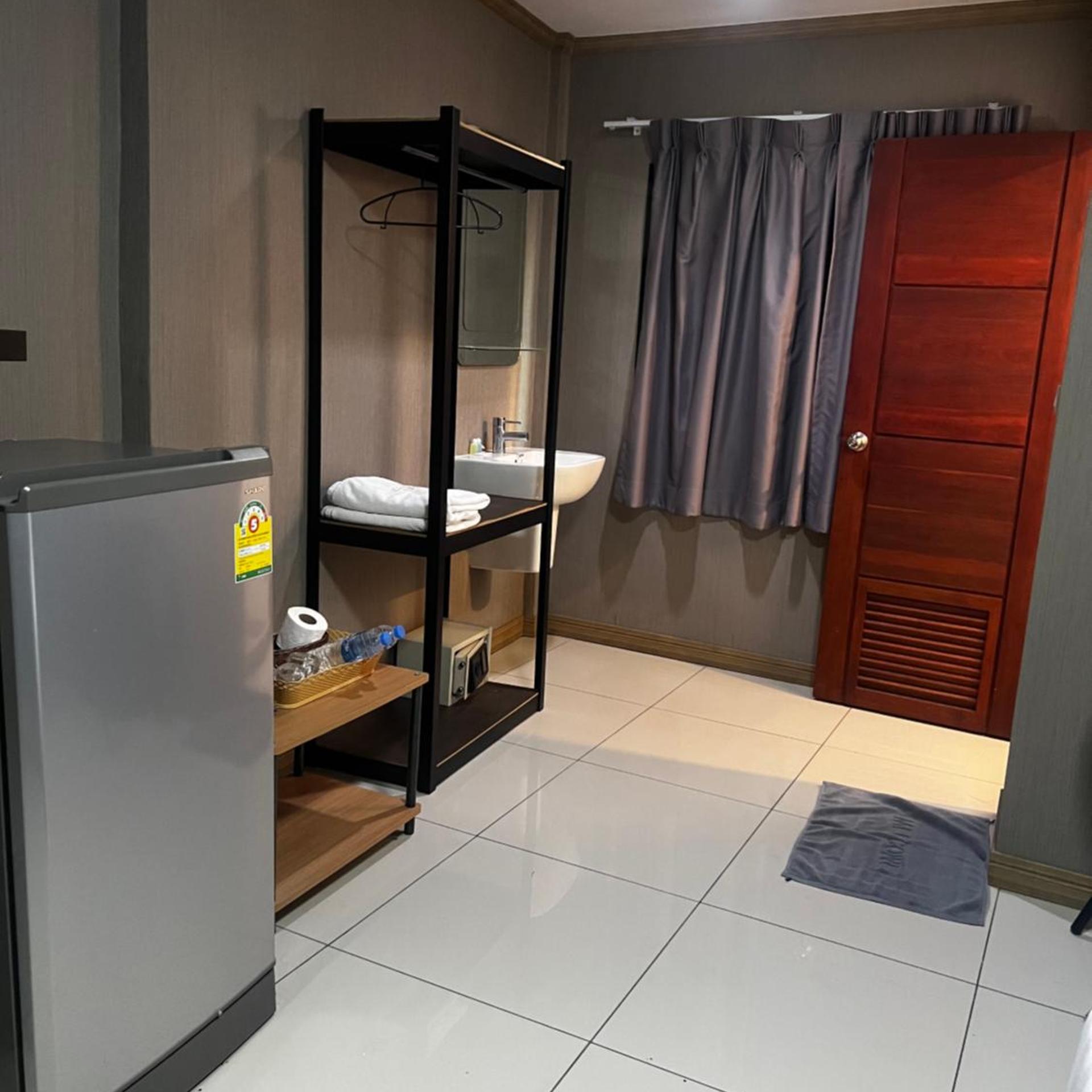 Apsara INN Pattaya, Thailand 4/57