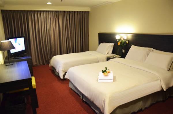 HOTEL IMPERIAL 10/18