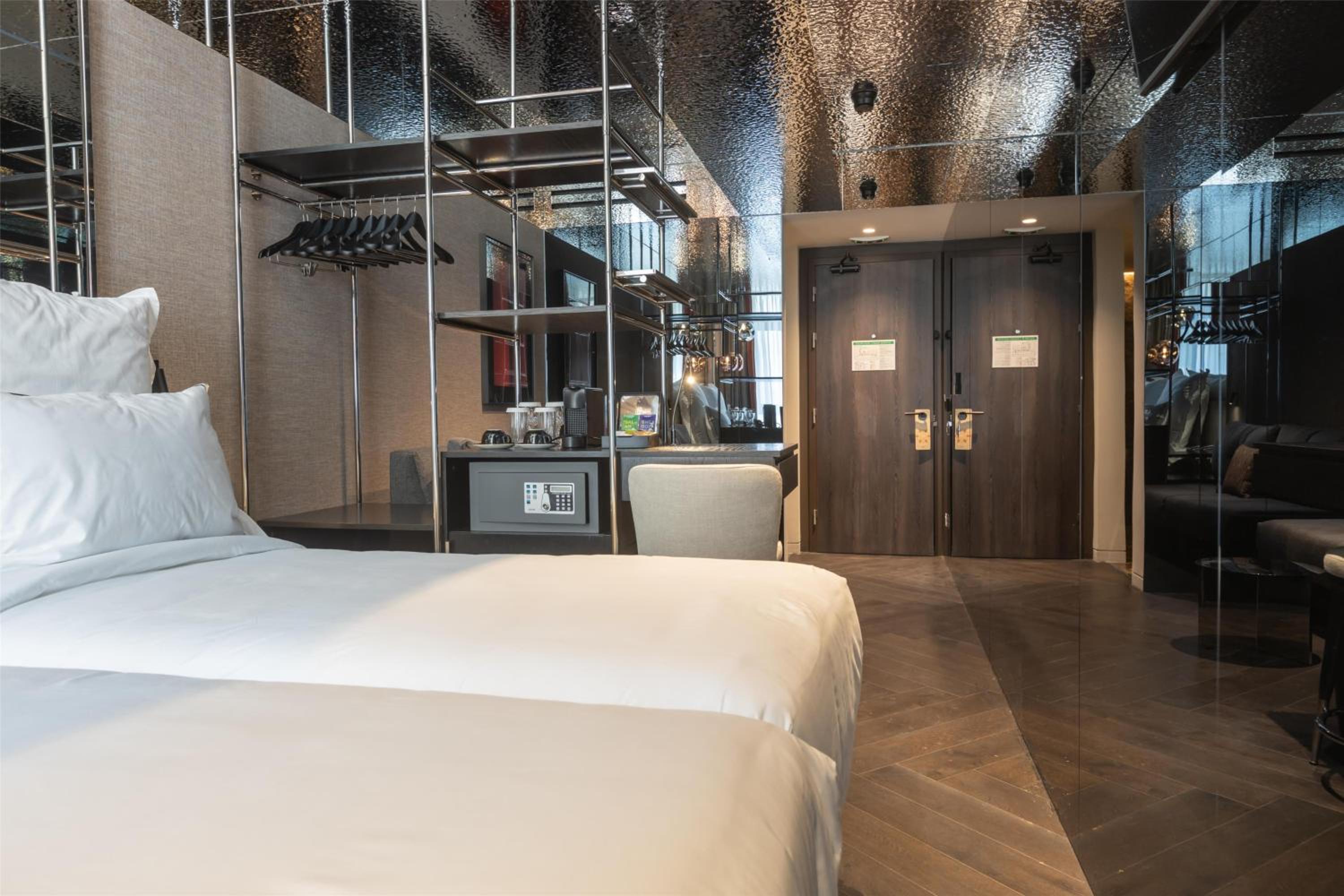 GUEST ROOM, TWIN BEDS, SOFA