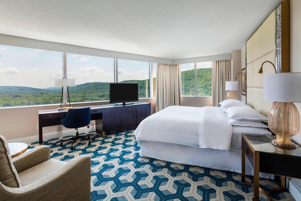 Room at Sheraton Mahwah Hotel, MAHWAH - NJ