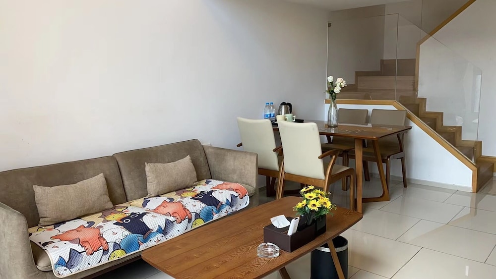 Ihouse Executive Apartment 38/50