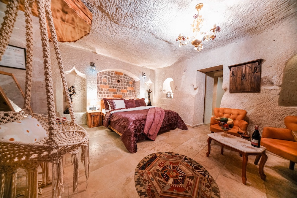 Zeus Cave Suites 37/50