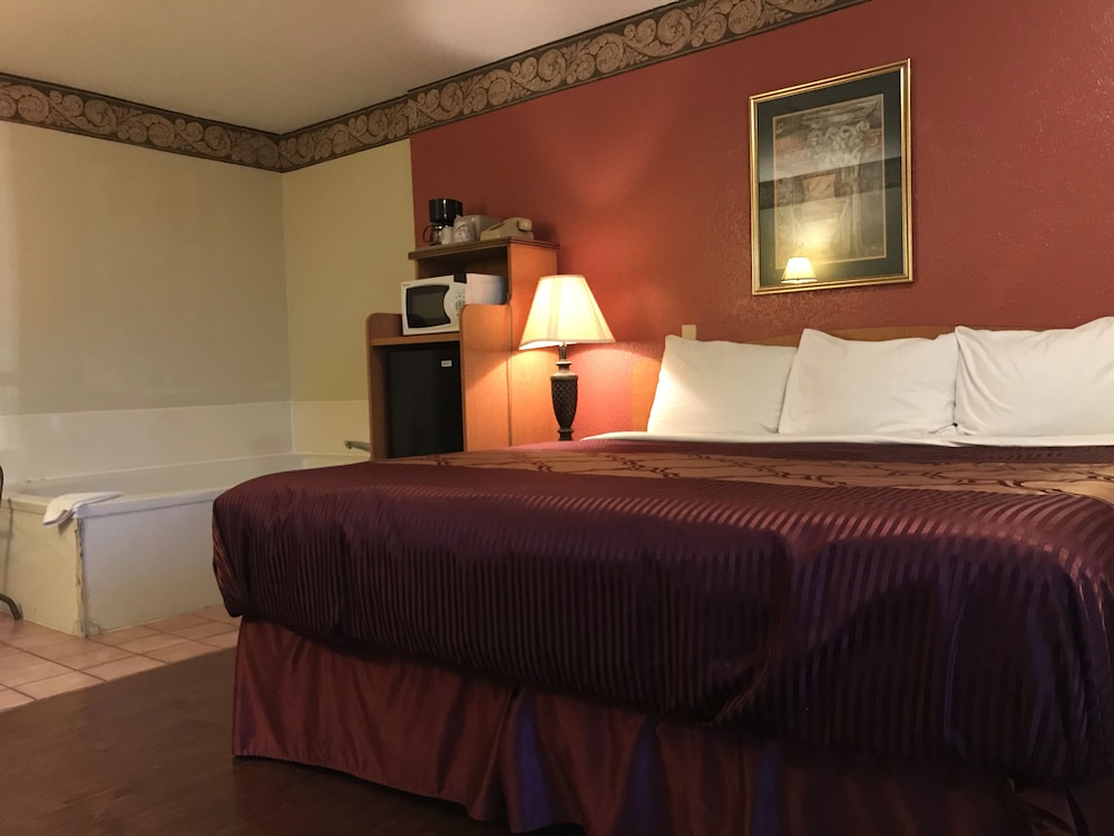 Bear Mount Inn And Suites 6/40