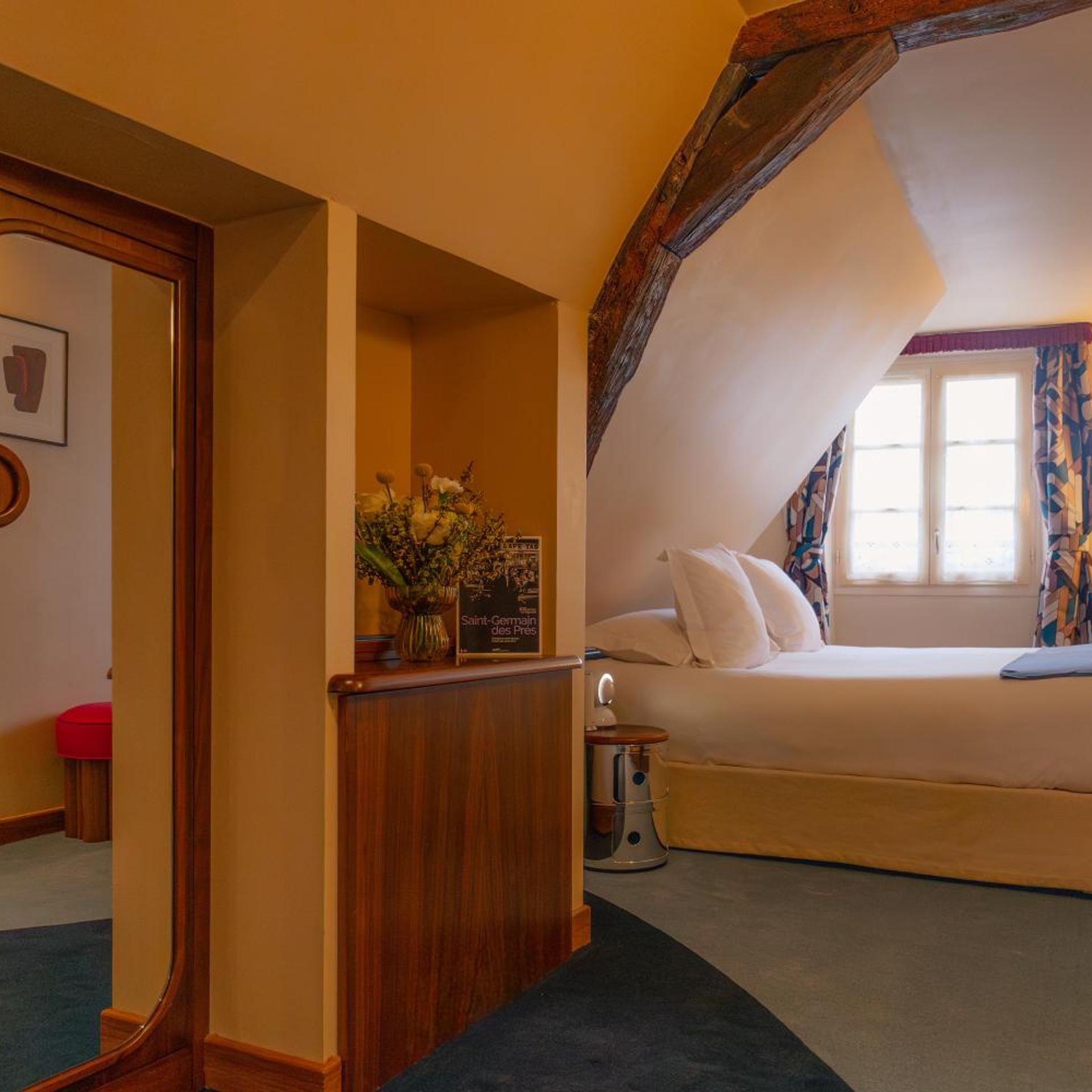 غرفة ديلوكس بسرير مزدوج أو سريرين منفصلين بحوض جاكوزي، Hotel Saint Andre Des Arts 6/10