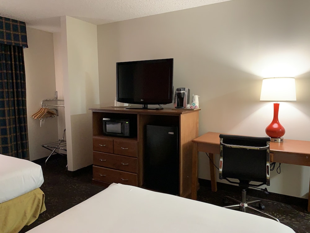 Ramada by Wyndham Santa Fe 18/36
