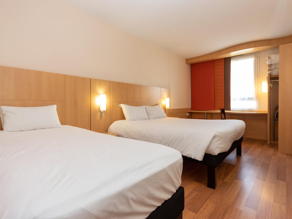 ibis Rochefort 10/66