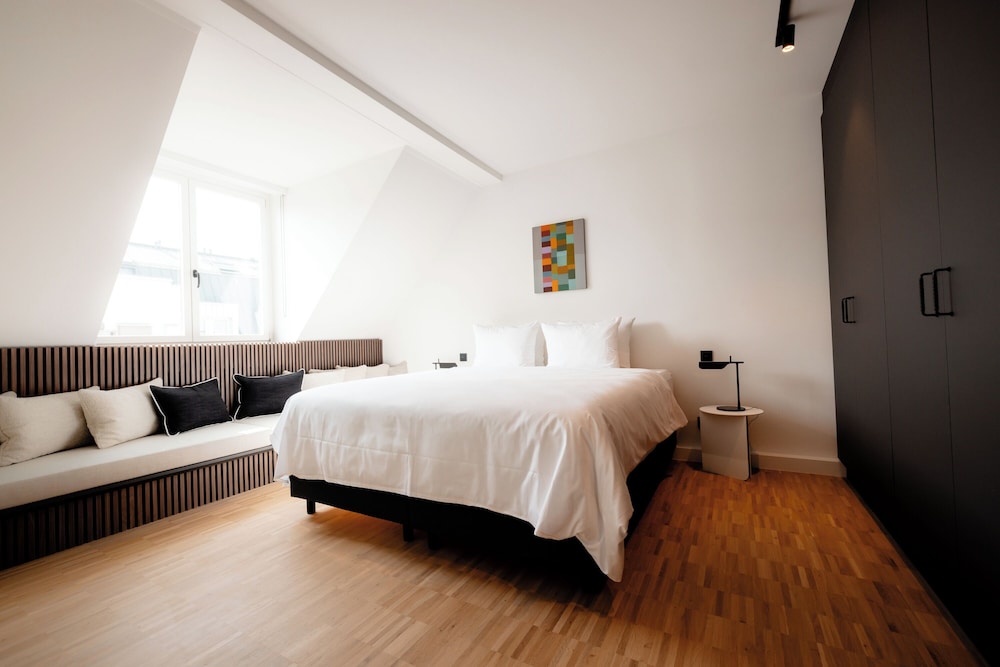 1 BEDROOM, BIGGY, APARTMENT